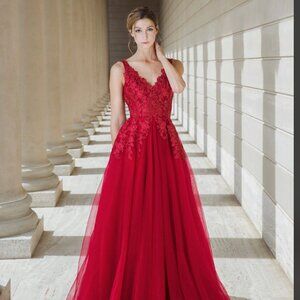 Brand new prom dress with padding